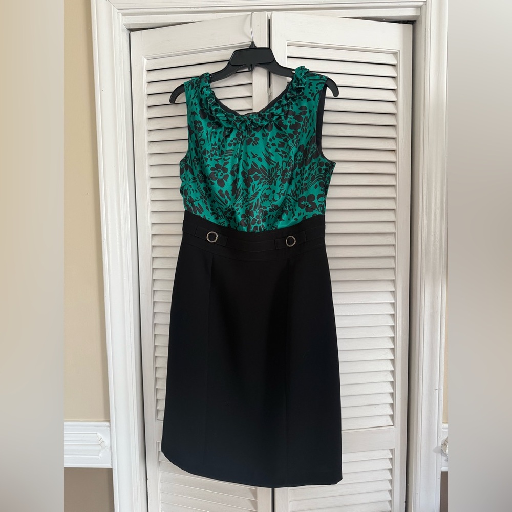 Tahari Arthur S. Levine Green Floral Sheath Elegant Dress | Size 10